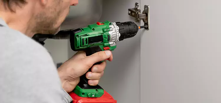 Commercial Door Hinge Repair Charlesbourg