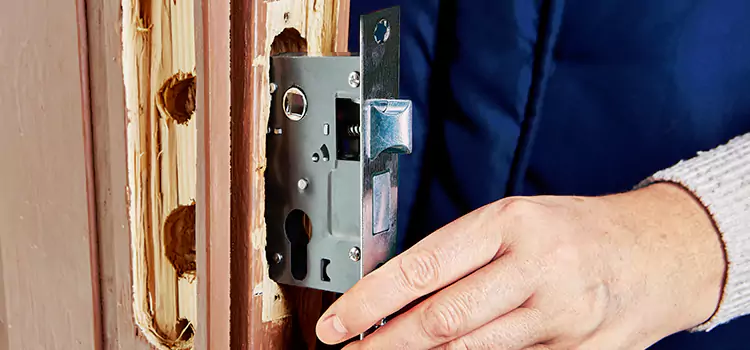 Garage Door Lock Replacement Charlesbourg